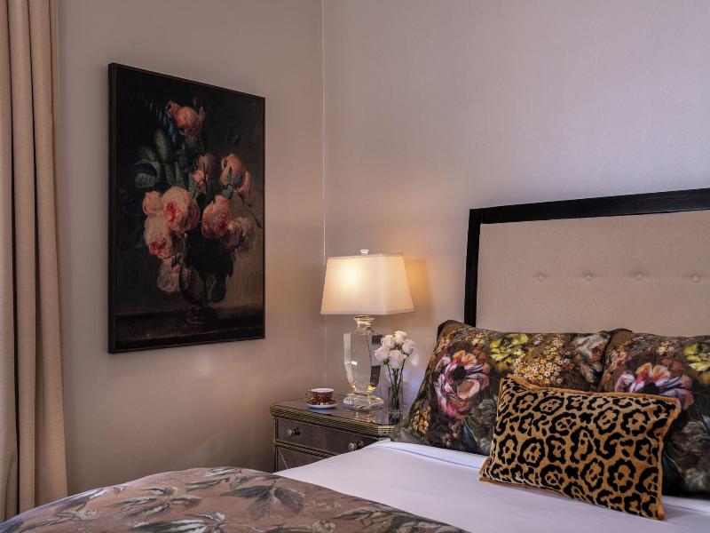 Stonehurst Place image