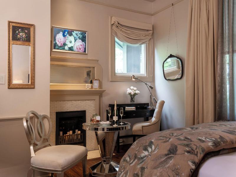 Stonehurst Place image
