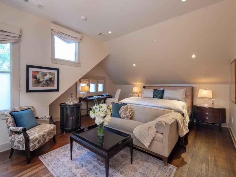 Stonehurst Place image
