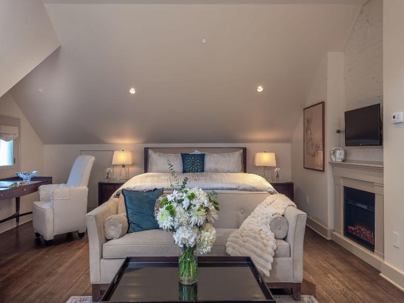 Stonehurst Place image
