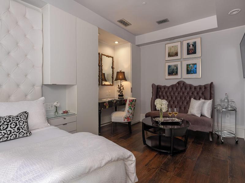 Stonehurst Place image