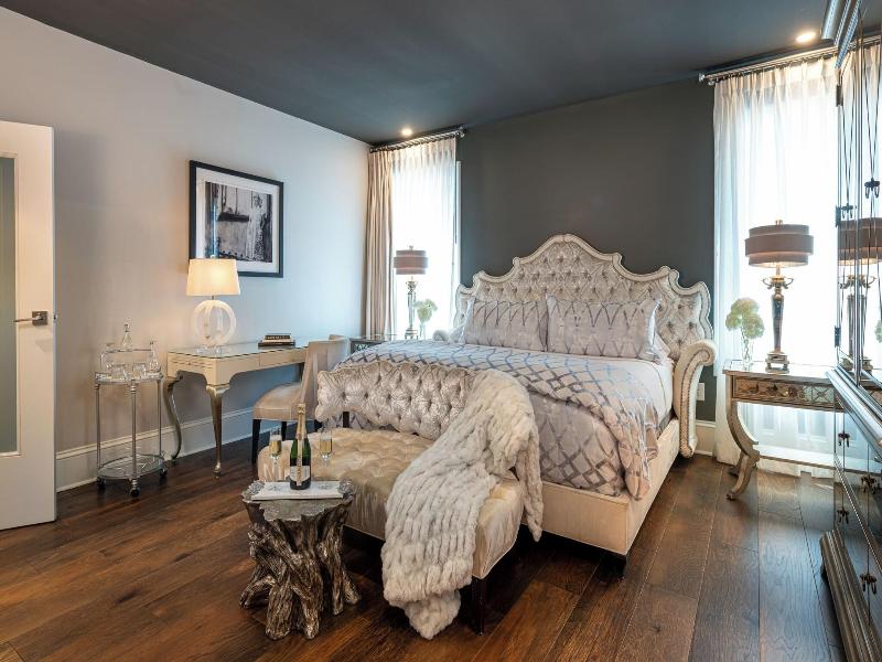 Stonehurst Place image