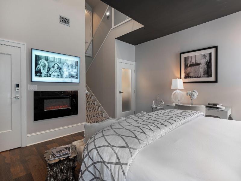Stonehurst Place image