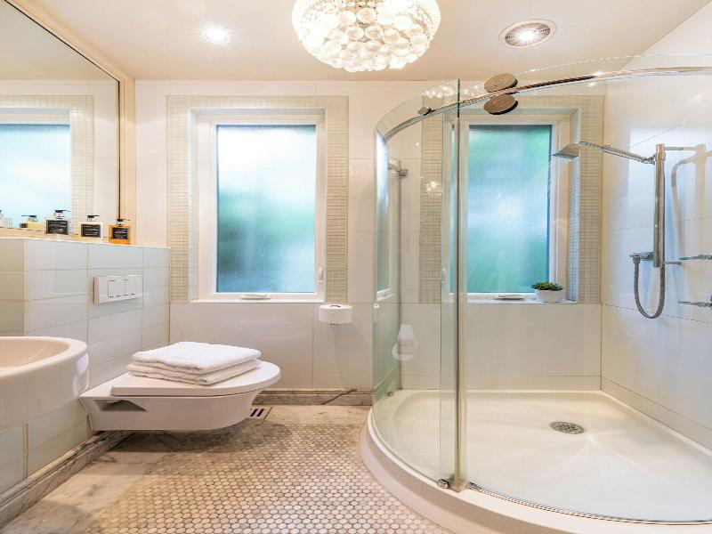 Stonehurst Place image