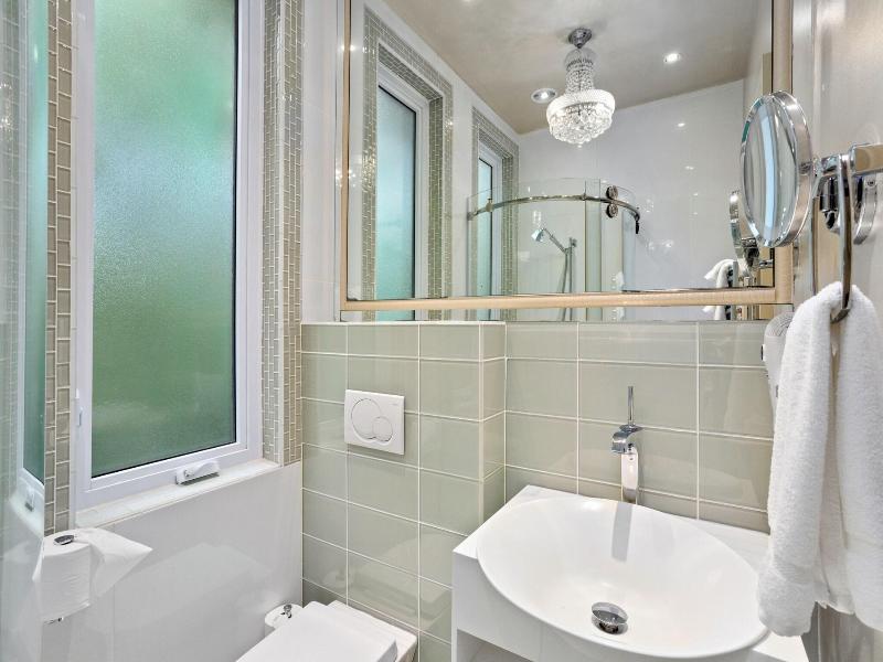 Stonehurst Place image