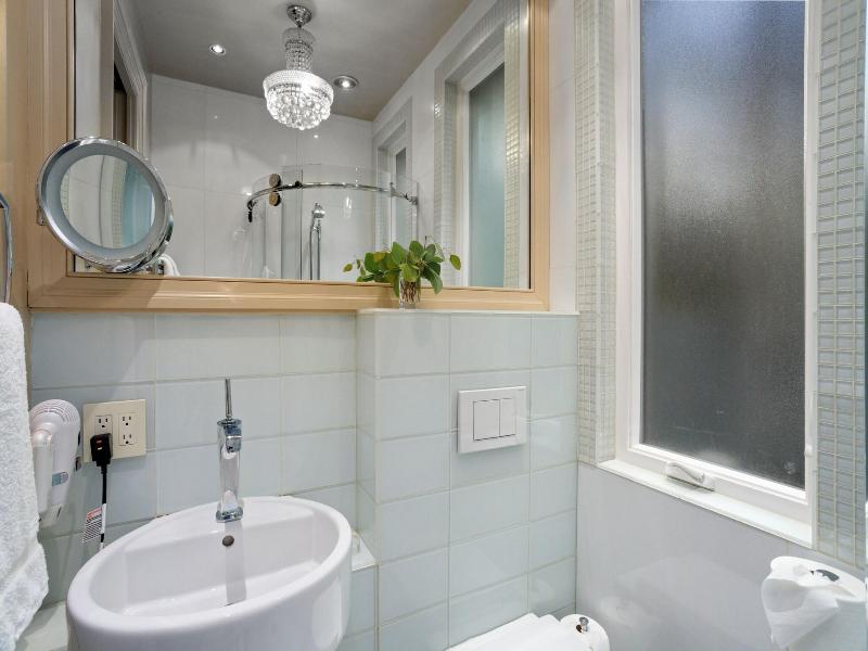 Stonehurst Place image