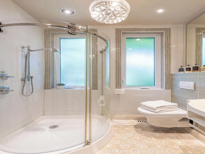 Stonehurst Place image