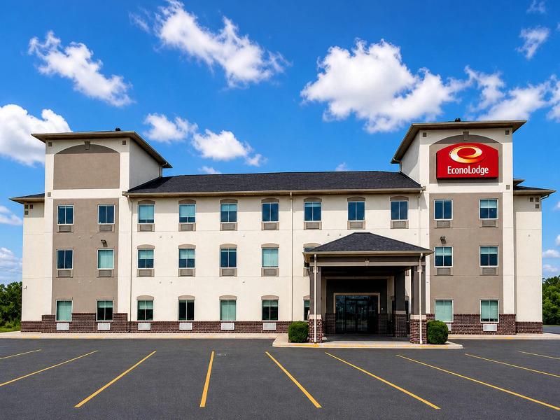 Econo Lodge — exterior view