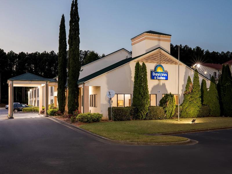Days Inn & Suites by Wyndham Peachtree Corners image