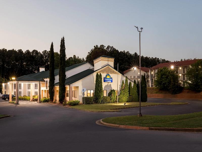 Days Inn & Suites by Wyndham Peachtree Corners image
