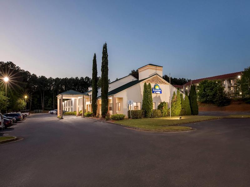 Days Inn & Suites by Wyndham Peachtree Corners — exterior view