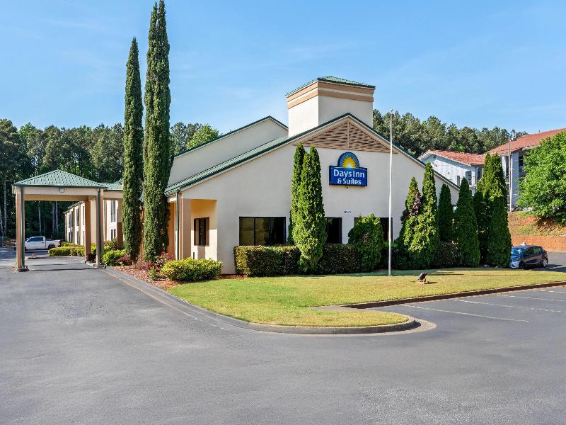 Days Inn & Suites by Wyndham Peachtree Corners — general view