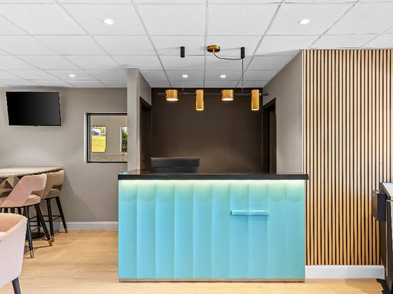 Days Inn & Suites by Wyndham Peachtree Corners image