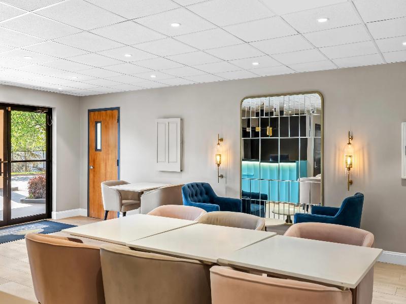 Days Inn & Suites by Wyndham Peachtree Corners image
