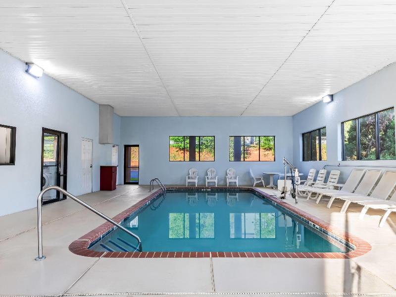 Days Inn & Suites by Wyndham Peachtree Corners image
