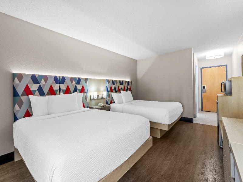 Days Inn & Suites by Wyndham Peachtree Corners image