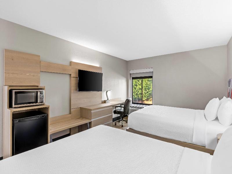 Days Inn & Suites by Wyndham Peachtree Corners image
