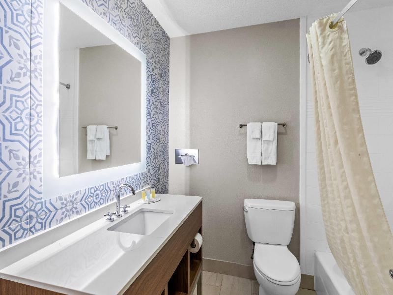 Days Inn & Suites by Wyndham Peachtree Corners image
