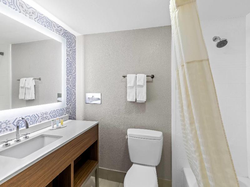 Days Inn & Suites by Wyndham Peachtree Corners image