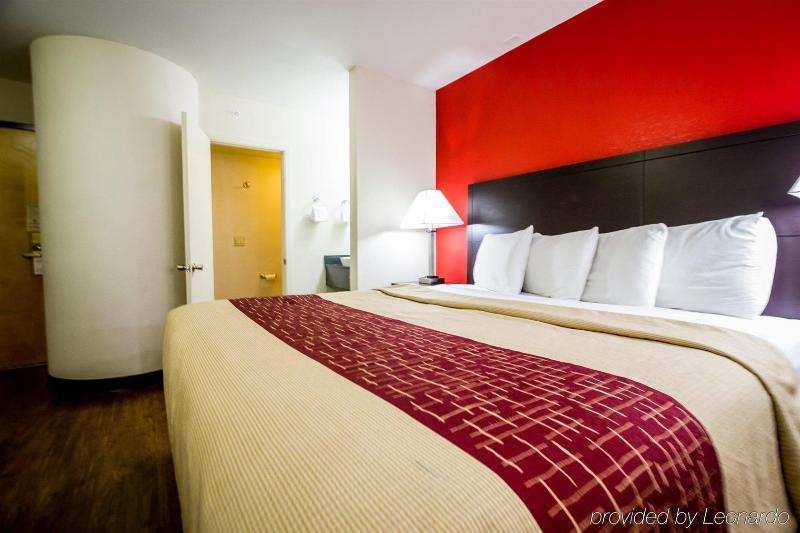 Red Roof Inn Austin - Round Rock image