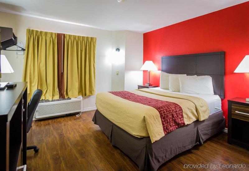 Red Roof Inn Austin - Round Rock image