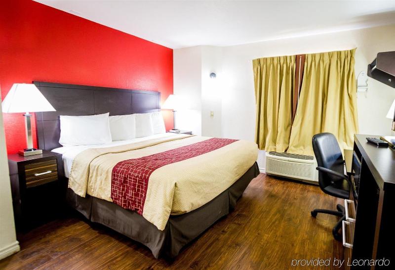 Red Roof Inn Austin - Round Rock image