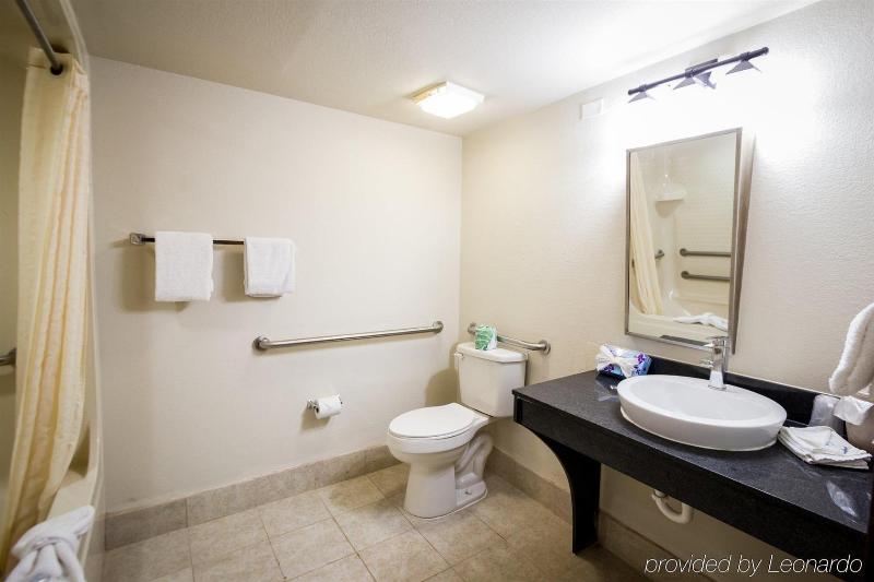 Red Roof Inn Austin - Round Rock image
