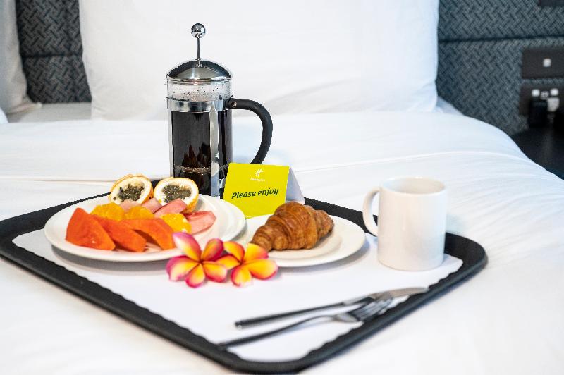 Holiday Inn & Suites Port Moresby image