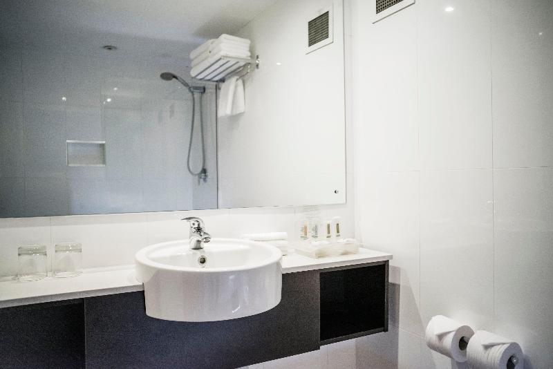 Holiday Inn & Suites Port Moresby image