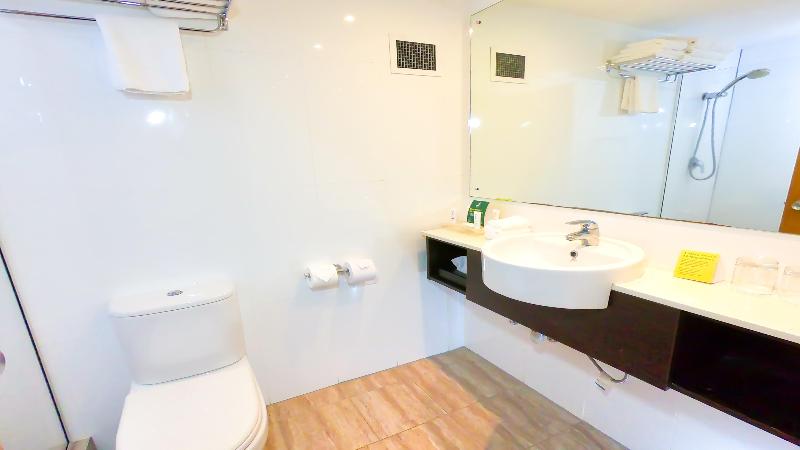 Holiday Inn & Suites Port Moresby image