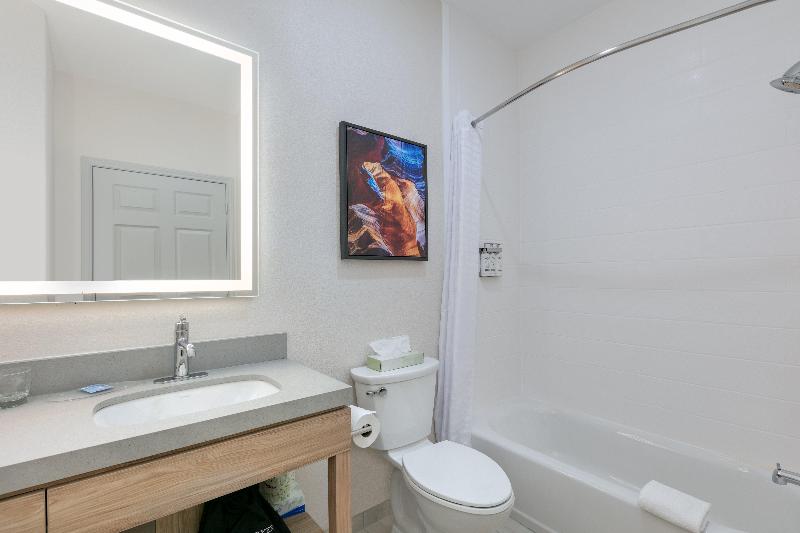 Candlewood Suites Lake Jackson - Clute image