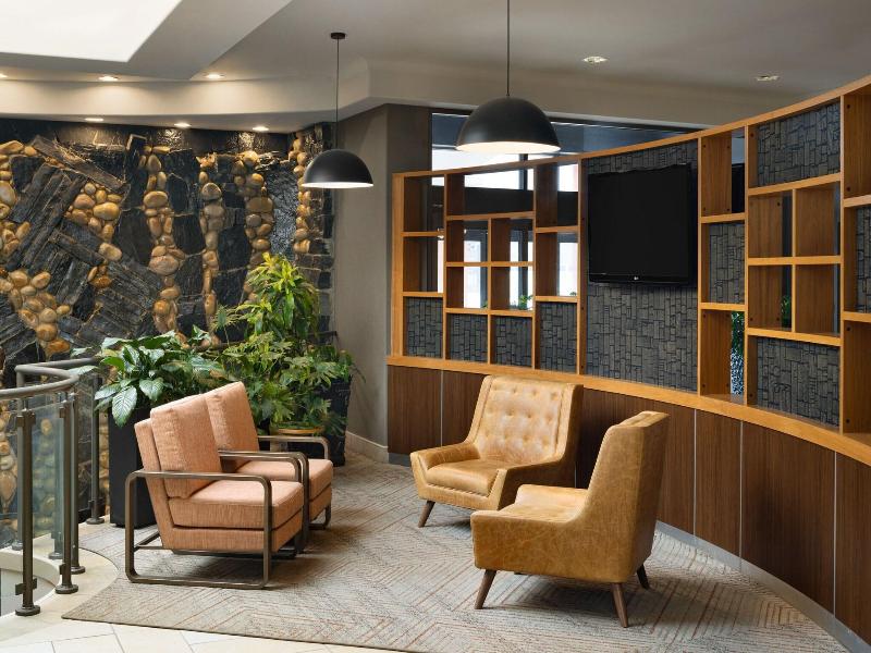 Four Points by Sheraton Edmonton South