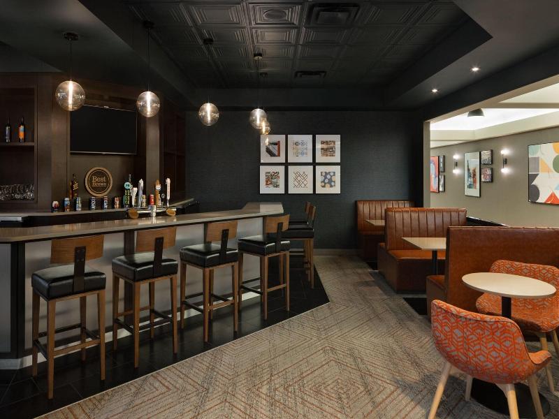 Four Points by Sheraton Edmonton South