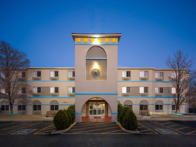 Days Inn & Suites by Wyndham Airport Albuquerque — general view