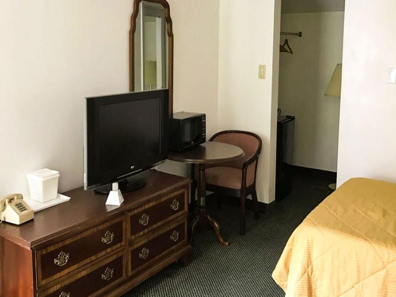 Relax Inn Altoona image