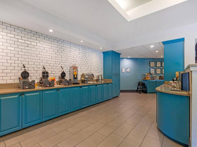 Country Inn Suites Radisson Atlanta Ballpark GA image