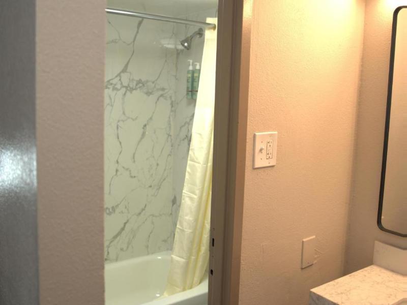 SureStay by Best Western Atlanta Northeast image