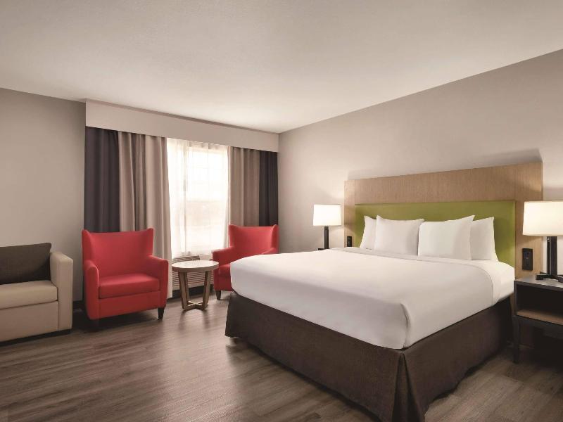 Country Inn & Suites Waterloo image