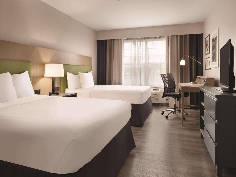 Country Inn & Suites Waterloo image