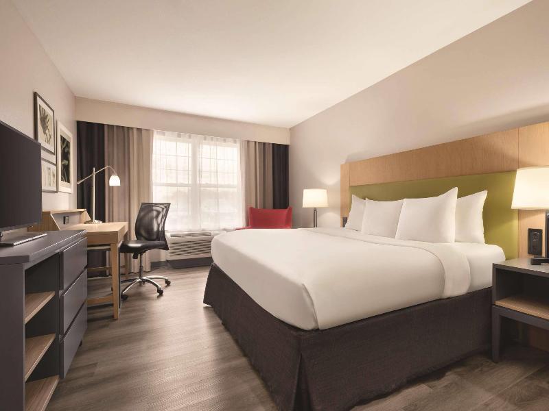 Country Inn & Suites Waterloo image