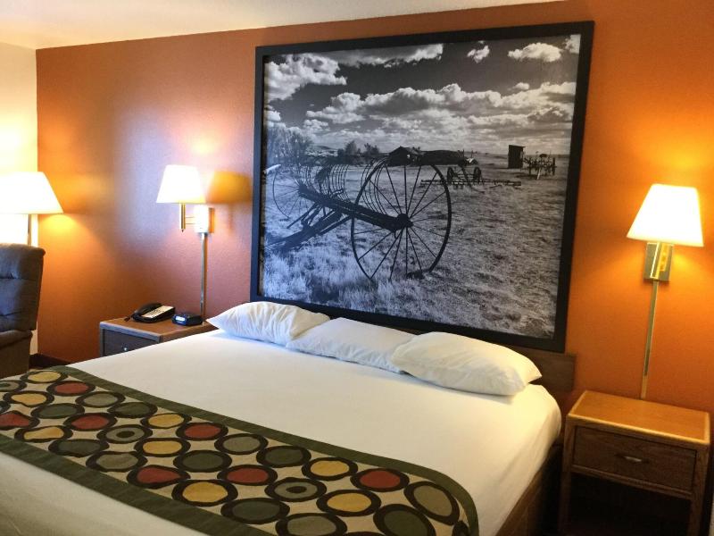 Super 8 by Wyndham Aberdeen East image