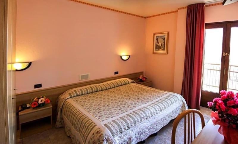 Hotel Les Saisons image