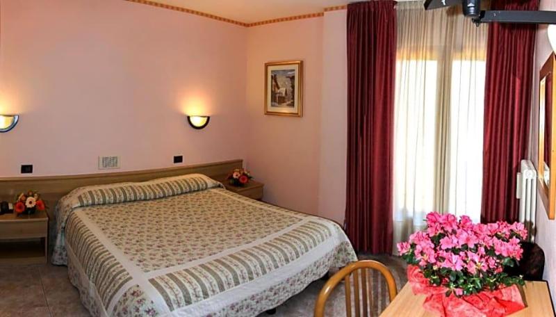 Hotel Les Saisons image