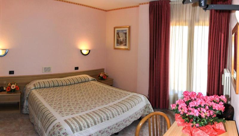 Hotel Les Saisons image