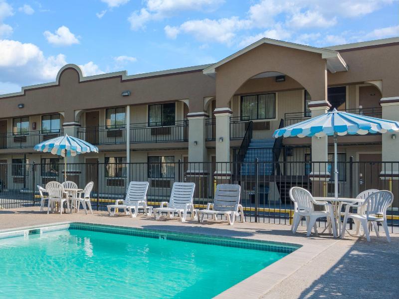 Days Inn by Wyndham San Marcos image