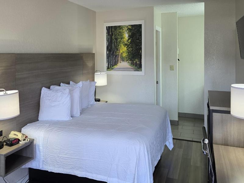 Days Inn by Wyndham San Marcos image