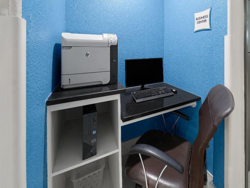 La Quinta Inn & Suites Kyle image