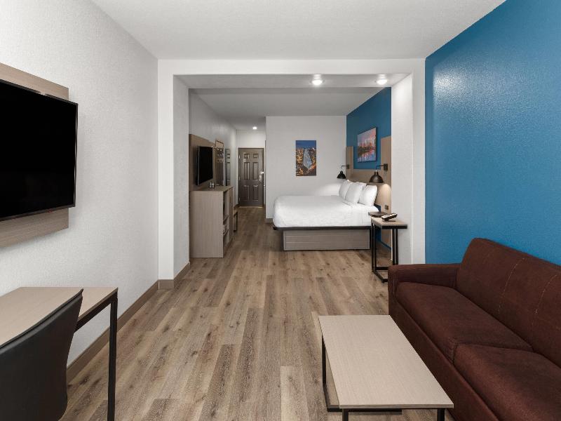 La Quinta Inn & Suites Kyle image