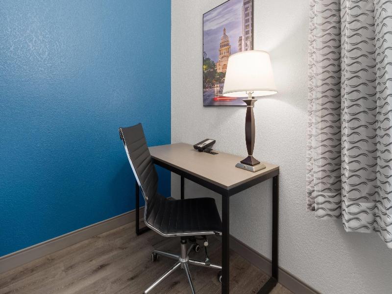 La Quinta Inn & Suites Kyle image