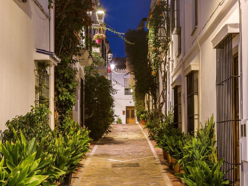 Linda Marbella image
